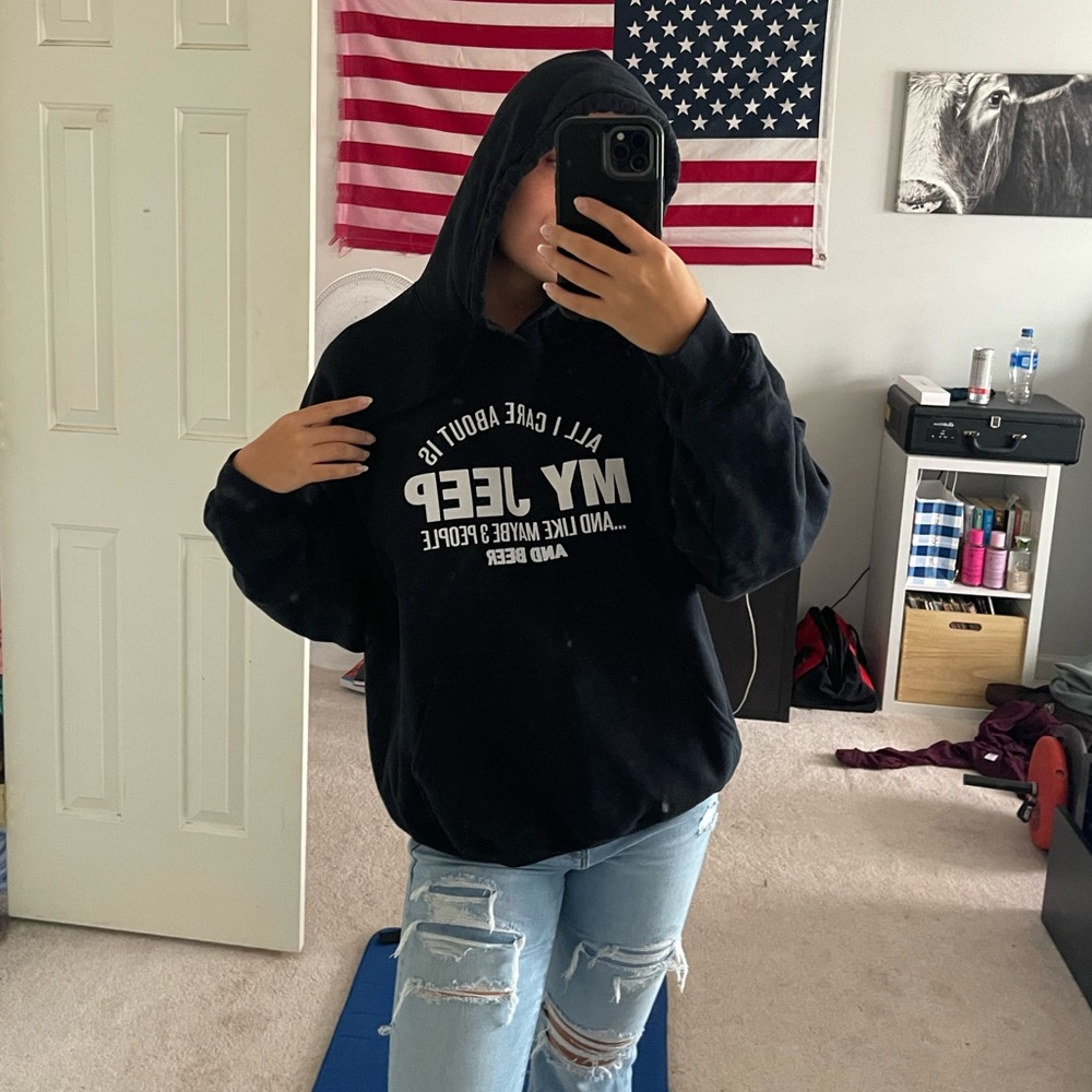Jeep hoodie size on tag says XL but fits more med-large